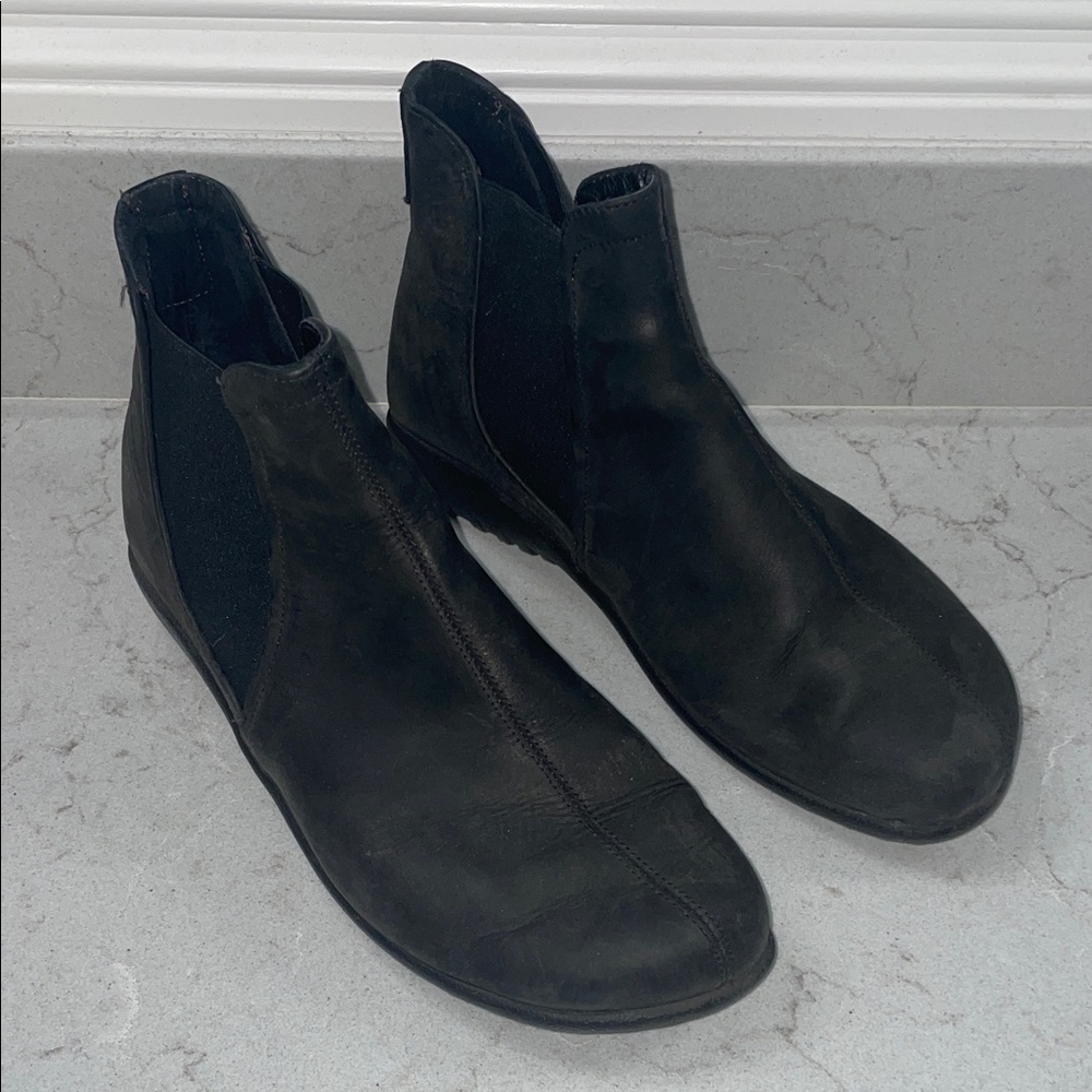 Naot Remana Leather Ankle Boots - coal oily nubuk